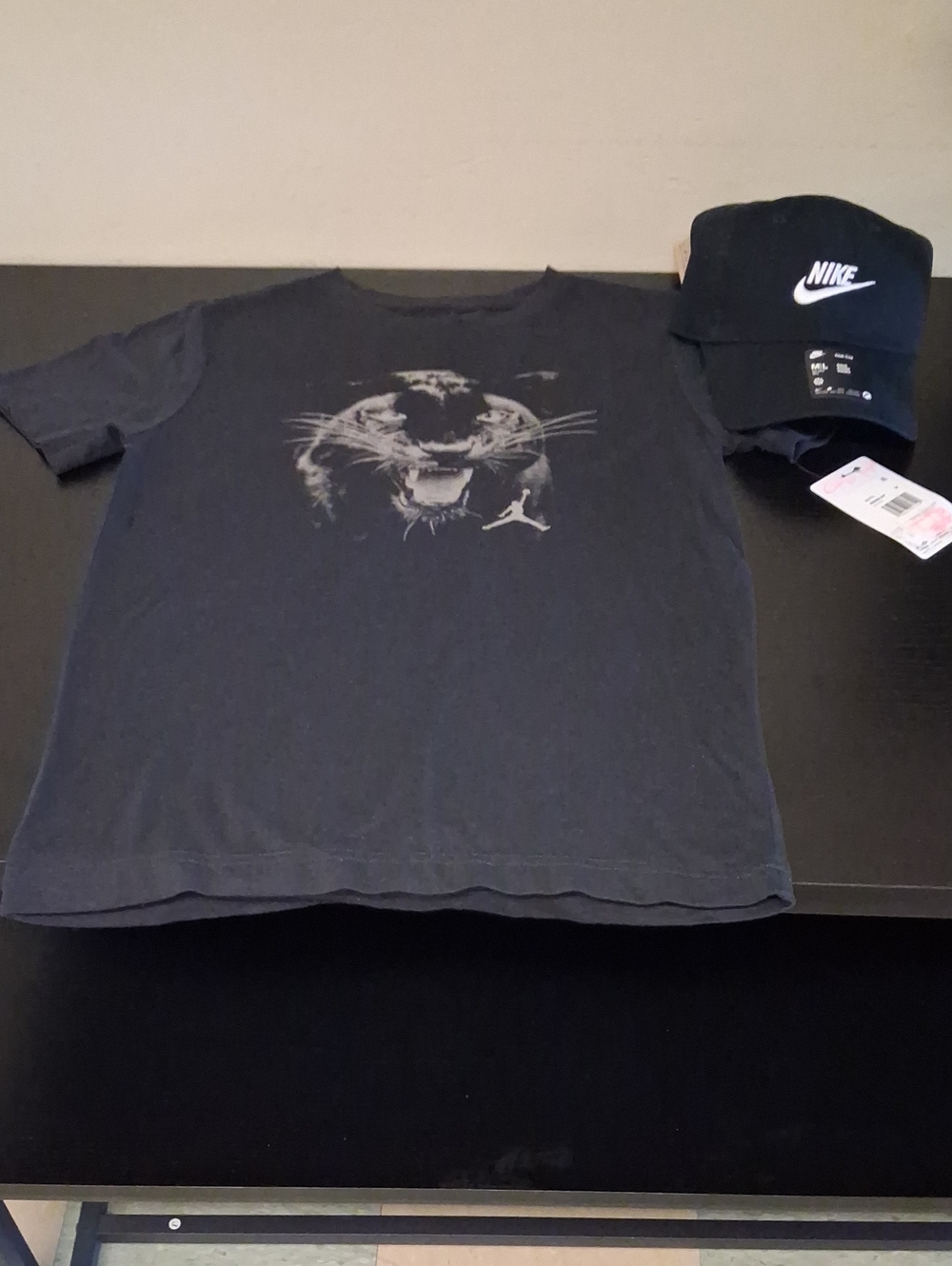 Jordan Black Short-Sleeve Tee with Panther Graphic/WITH NIKE CAP